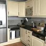 Yellow House - Checkinhome Apartment *