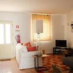 Yellow House - Checkinhome *