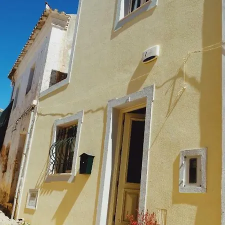 Yellow House - Checkinhome