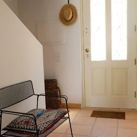 Yellow House - Checkinhome *