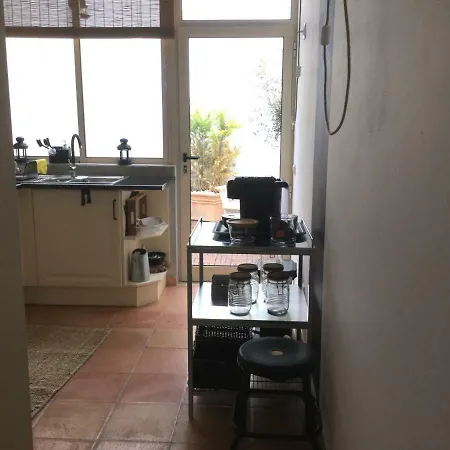 Yellow House - Checkinhome