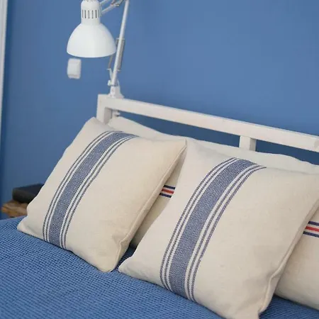 Yellow House - Checkinhome