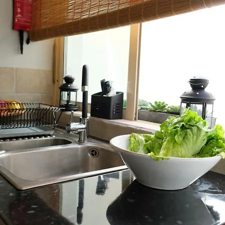 Yellow House - Checkinhome *