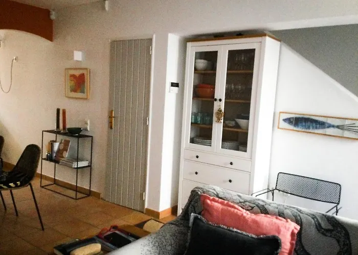 Yellow House - Checkinhome