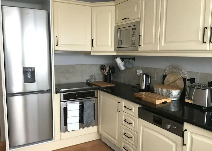 Yellow House - Checkinhome Apartament *