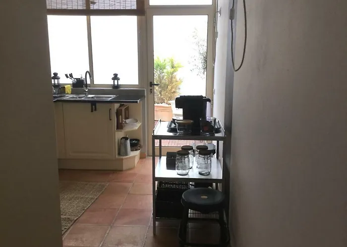 Yellow House - Checkinhome