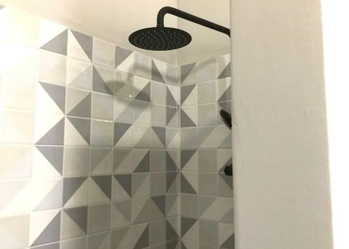 Yellow House - Checkinhome