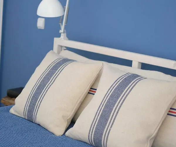 Yellow House - Checkinhome