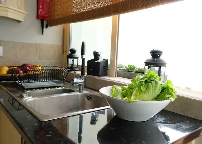 Yellow House - Checkinhome *