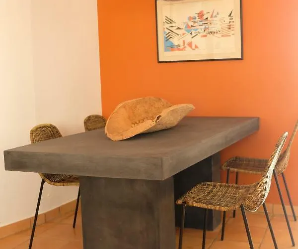 Yellow House - Checkinhome Apartament *