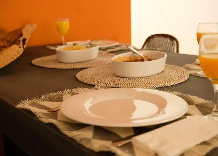 Yellow House - Checkinhome Apartament *